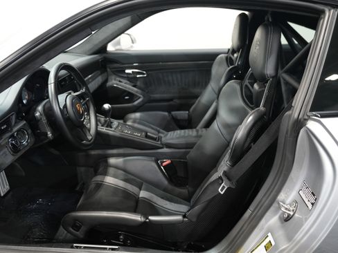 Used 2018 Porsche 911 GT3 image 31
