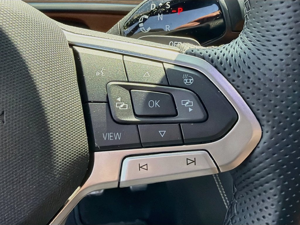 Used 2026 Volkswagen Tiguan SEL R-Line AWD/4WD image 13