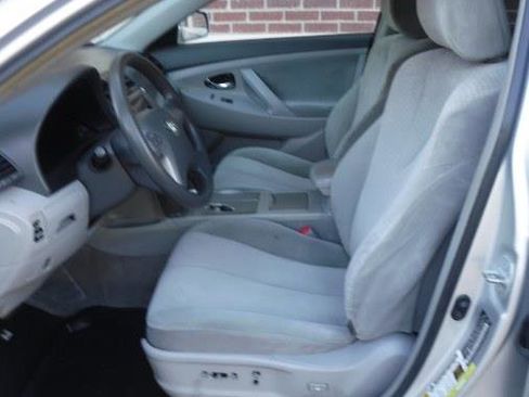 Used 2010 Toyota Camry LE image 8