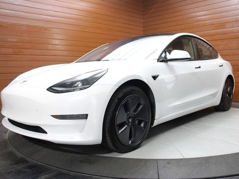 Used 2023 Tesla Model 3 Standard Range RWD image 40