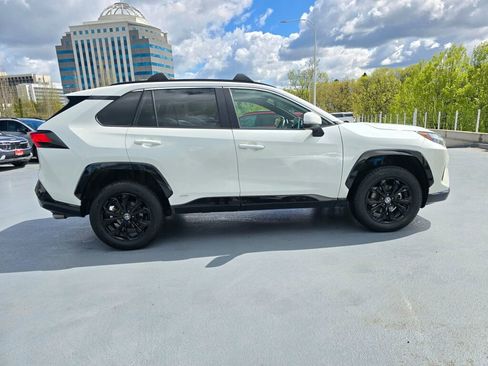 Used 2022 Toyota RAV4 SE w/ Convenience Package AWD/4WD image 2