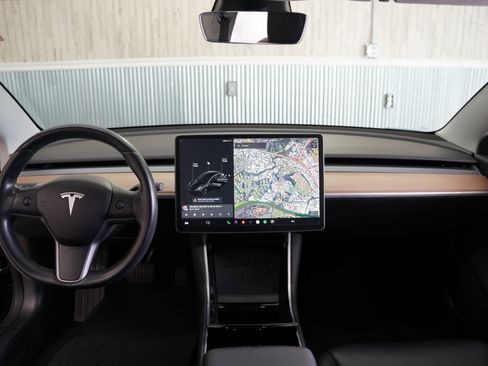 Used 2019 Tesla Model 3 Mid Range image 16