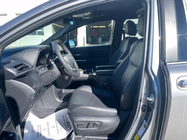 Used 2026 Toyota Sienna Platinum AWD/4WD image 19