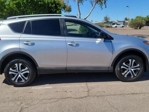 Used 2017 Toyota RAV4 LE image 10