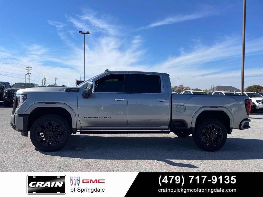 Used 2026 GMC Sierra 2500 Denali Ultimate w/ LPO, Black Badging Package AWD/4WD image 4