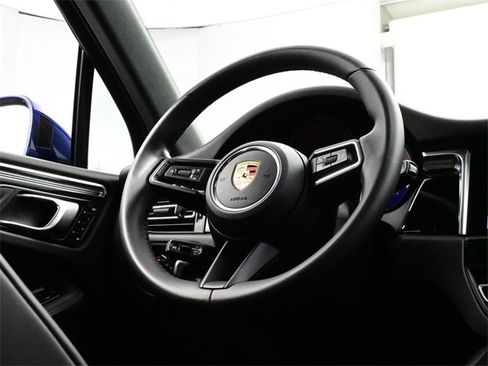 Certified 2023 Porsche Macan S image 21