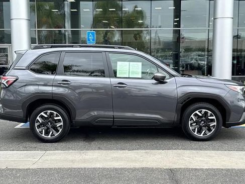 Certified 2025 Subaru Forester Premium AWD/4WD image 3
