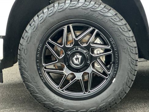 Used 2021 Chevrolet Silverado 1500 High Country w/ Technology Package image 26