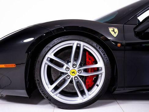 Used 2018 Ferrari 488 Spider RWD image 16