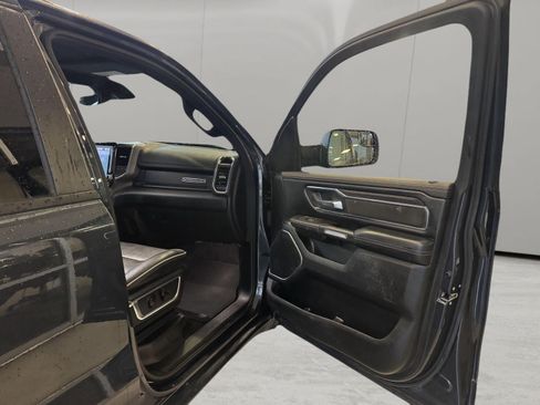 Used 2025 RAM 1500 Laramie AWD/4WD image 37