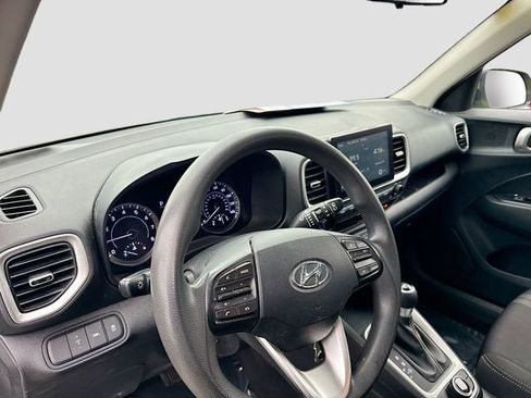 Used 2020 Hyundai Venue SEL image 9