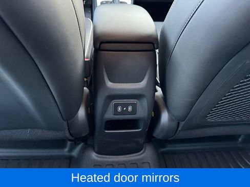 Used 2024 Hyundai Venue Limited image 17