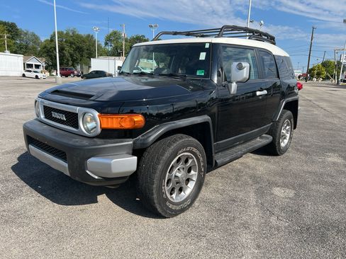 Used 2011 Toyota FJ Cruiser 4WD w/ Upgrade Pkg image 1