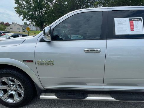 Used 2018 RAM 1500 Laramie w/ Convenience Group AWD/4WD image 3