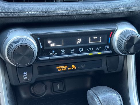 Used 2021 Toyota RAV4 LE w/ Carpet Mat Package (TMS) image 20