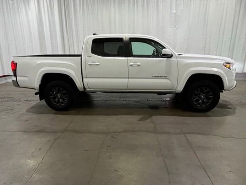 Certified 2022 Toyota Tacoma SR5 AWD/4WD image 3