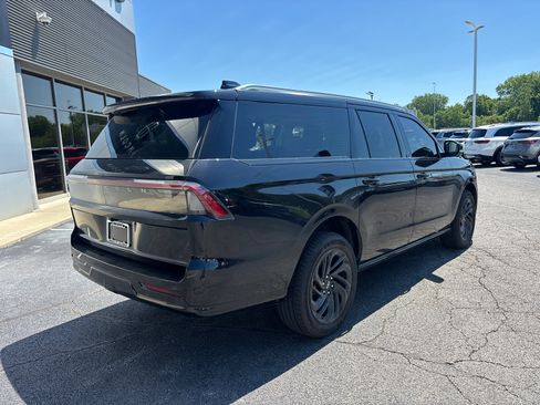 Certified 2025 Lincoln Navigator L Reserve AWD/4WD image 7
