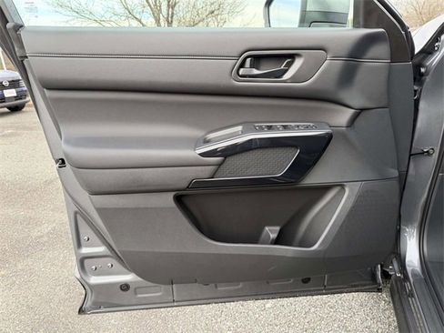 New 2025 Nissan Pathfinder SV w/ SV Premium Package image 14