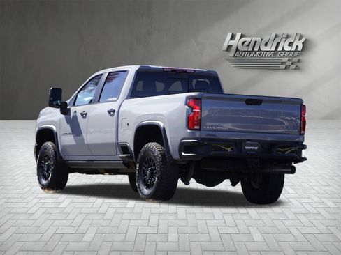 Used 2025 Chevrolet Silverado 2500 ZR2 w/ Technology Package AWD/4WD image 3