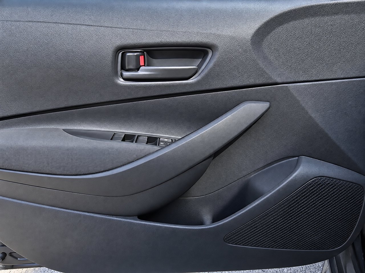 Used 2025 Toyota Corolla LE FWD image 6