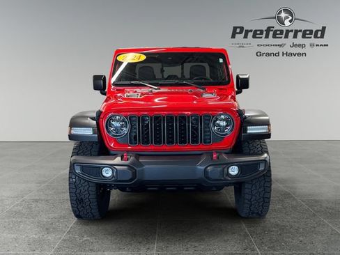 Used 2024 Jeep Gladiator Rubicon w/ Convenience Group AWD/4WD image 13