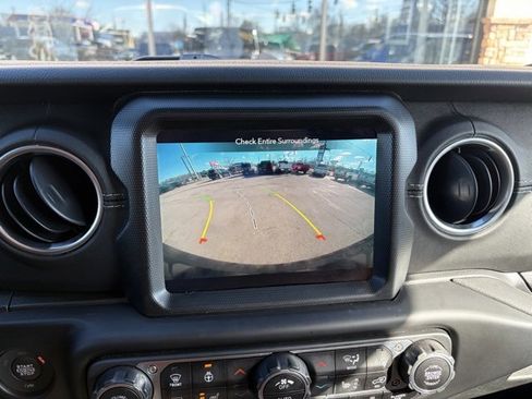 Used 2021 Jeep Wrangler Unlimited Sahara w/ Cold Weather Group image 27