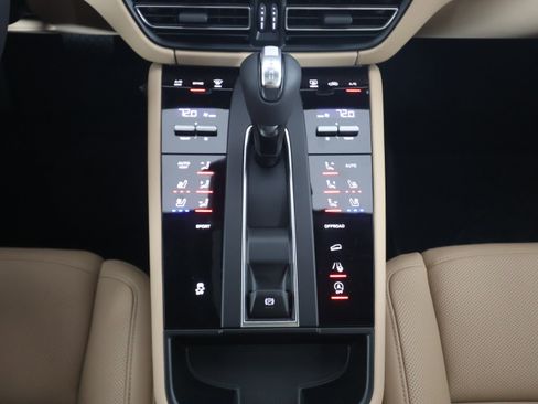 Certified 2025 Porsche Macan image 20