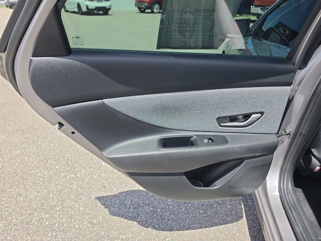 Used 2023 Hyundai Elantra Limited FWD image 13