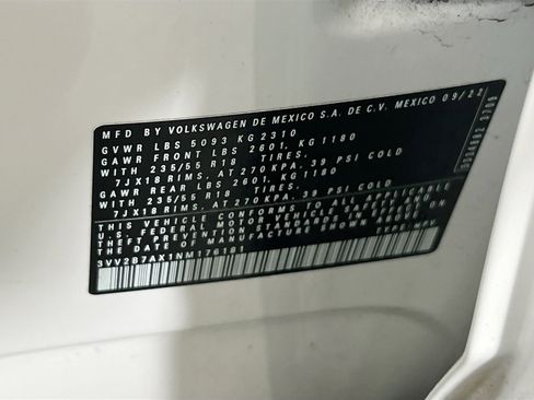 Used 2022 Volkswagen Tiguan SE image 30