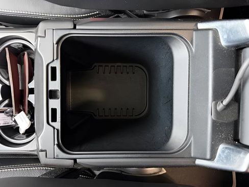 Used 2011 Land Rover LR4 HSE image 18