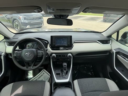 Used 2020 Toyota RAV4 XLE FWD image 6