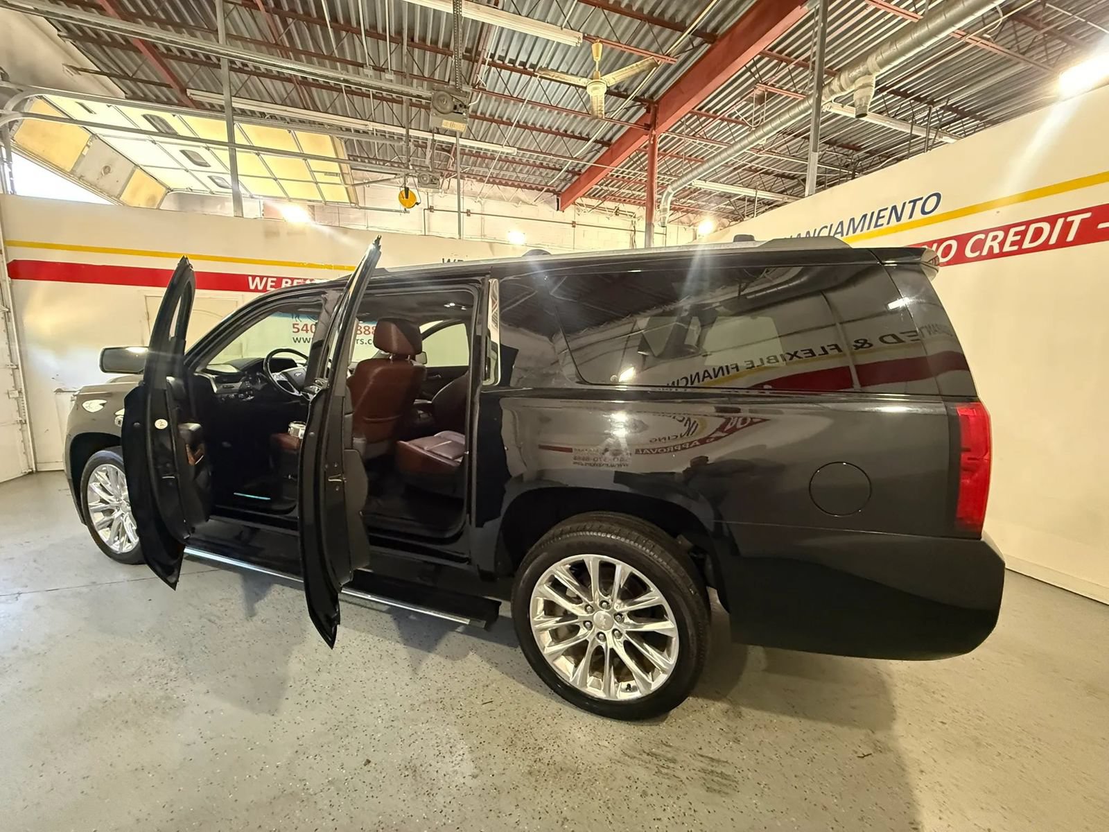 Used 2019 Chevrolet Suburban Premier w/ Premier Plus Edition AWD/4WD image 16