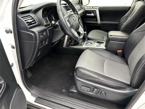 Used 2016 Toyota 4Runner SR5 Premium image 11