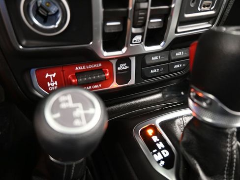 Used 2024 Jeep Gladiator Sport image 25