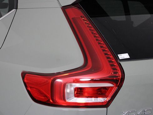 Certified 2025 Volvo XC40 B5 Plus image 18