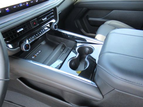 Used 2025 Chevrolet Tahoe LT AWD/4WD image 19