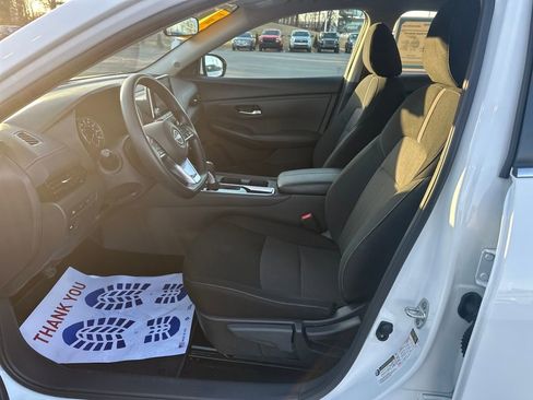 Used 2025 Nissan Sentra SV image 9