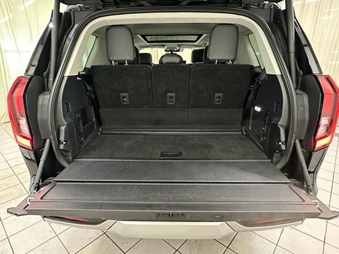 Used 2025 Ford Expedition Platinum image 17