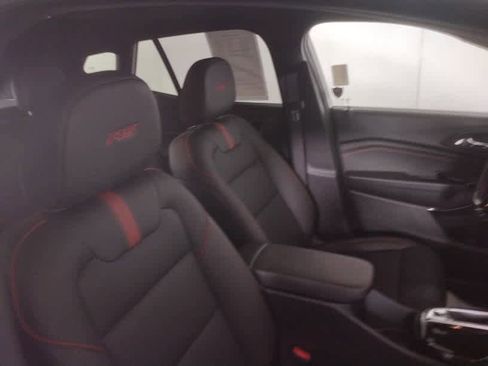 Used 2024 Chevrolet Trax RS w/ Sunroof Package image 32