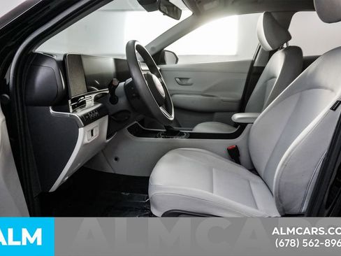 Used 2025 Hyundai Kona SE image 16