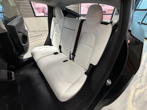 Used 2022 Tesla Model Y Long Range image 8