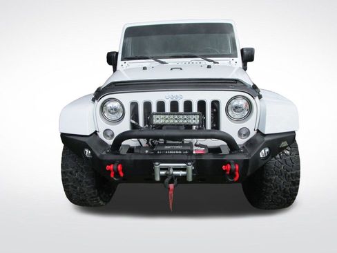 Used 2017 Jeep Wrangler Unlimited Sahara w/ Connectivity Group image 4