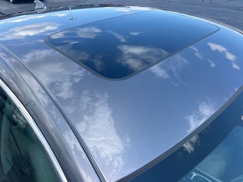 Used 2018 Honda Accord Touring image 9