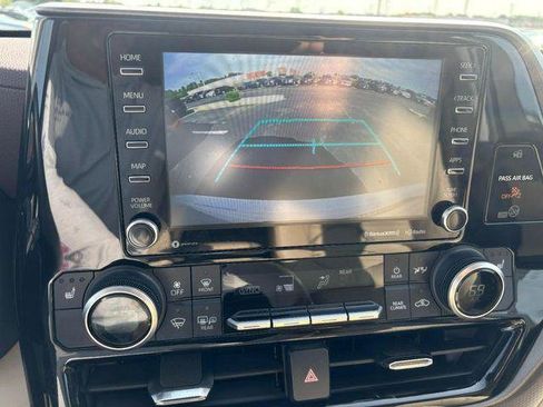 Certified 2021 Toyota Highlander XLE AWD/4WD image 21