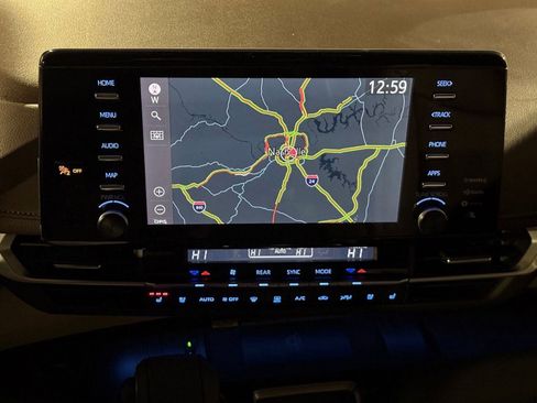 Used 2024 Toyota Sienna Platinum image 31