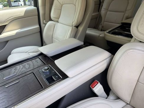 Used 2019 Lincoln Navigator Reserve AWD/4WD image 21
