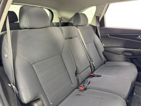 Used 2019 Kia Sorento LX w/ LX Convenience Package image 36