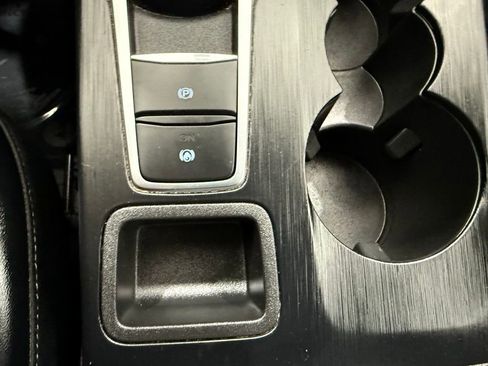 Used 2024 Ford Escape Platinum image 39