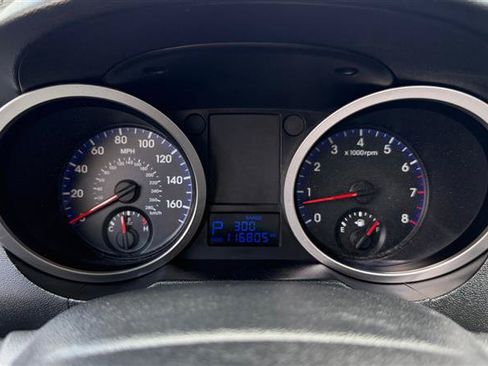 Used 2010 Hyundai Genesis 3.8 RWD image 21