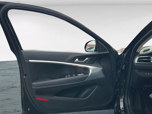 Used 2025 Genesis G70 2.5T RWD image 15